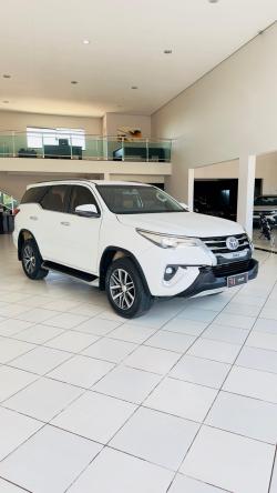TOYOTA Hilux SW4 2.8 16V 4P SRX 4X4 7 LUGARES TURBO DIESEL AUTOMTICO