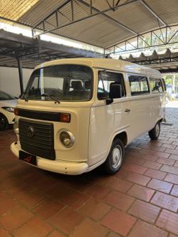 VOLKSWAGEN Kombi 1.4 FLEX STD 9 LUGARES