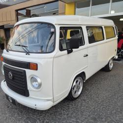 VOLKSWAGEN Kombi 1.4 FLEX STD 9 LUGARES