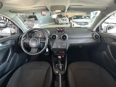 AUDI A1 1.4 16V TFSI ATRACTION S-TRONIC AUTOM�TICO, Foto 10