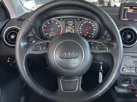 AUDI A1 1.4 16V TFSI ATRACTION S-TRONIC AUTOM�TICO, Foto 19