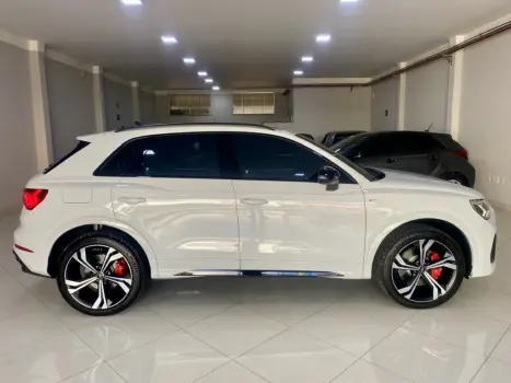 AUDI Q3 2.0 4P 40 TFSI PERFORMANCE BLACK QUATTRO TIPTRONIC AUTOM�TICO, Foto 4