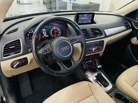AUDI Q3 2.0 4P TFSI AMBIENTE QUATTRO S-TRONIC AUTOM�TICO, Foto 11