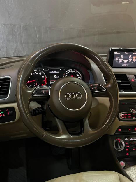 AUDI Q3 2.0 4P TFSI AMBIENTE QUATTRO S-TRONIC AUTOM�TICO, Foto 11