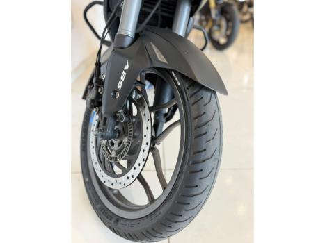 BAJAJ Dominar 160 , Foto 4