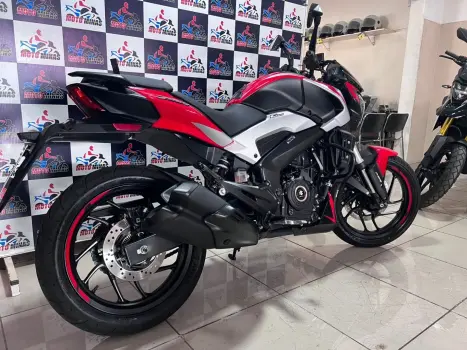 BAJAJ Dominar 200 , Foto 3