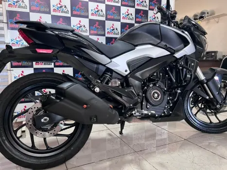 BAJAJ Dominar 200 , Foto 6