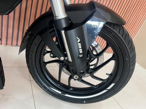 BAJAJ Dominar 200 , Foto 8