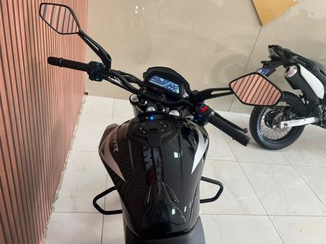BAJAJ Dominar 200 , Foto 11