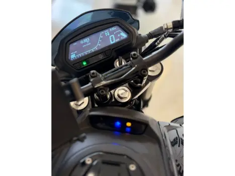 BAJAJ Dominar 250 , Foto 4