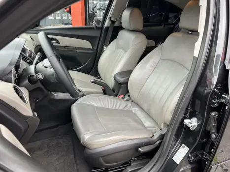 CHEVROLET Cruze Sedan 1.8 16V 4P LTZ ECOTEC FLEX AUTOMÁTICO, Foto 8 CHEVROLET Cruze Sedan 1.8 16V 4P LTZ ECOTEC FLEX AUTOMÁTICO, Foto 8