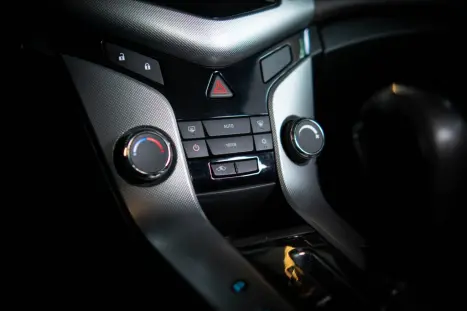 CHEVROLET Cruze Sedan 1.8 16V 4P LTZ ECOTEC FLEX AUTOM�TICO, Foto 30