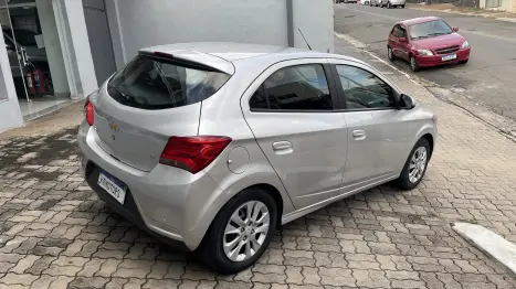 CHEVROLET Onix Hatch 1.4 4P FLEX LT AUTOMÁTICO, Foto 4 CHEVROLET Onix Hatch 1.4 4P FLEX LT AUTOMÁTICO, Foto 4