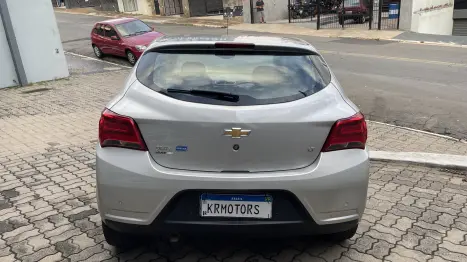 CHEVROLET Onix Hatch 1.4 4P FLEX LT AUTOMÁTICO, Foto 5 CHEVROLET Onix Hatch 1.4 4P FLEX LT AUTOMÁTICO, Foto 5