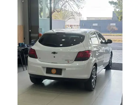 CHEVROLET Onix Hatch 1.4 4P FLEX LTZ, Foto 8