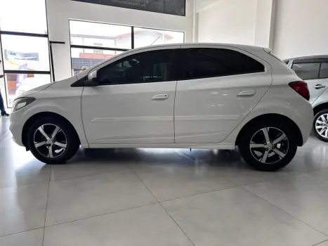 CHEVROLET Onix Hatch 1.4 4P FLEX LTZ AUTOMÁTICO, Foto 5 CHEVROLET Onix Hatch 1.4 4P FLEX LTZ AUTOMÁTICO, Foto 5