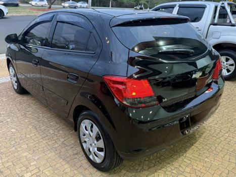 CHEVROLET Onix Hatch 1.4 4P FLEX LT, Foto 4