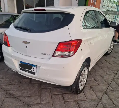 CHEVROLET Onix Hatch 1.4 4P FLEX LT, Foto 4