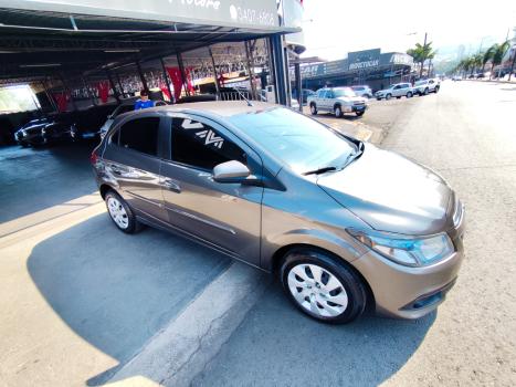 CHEVROLET Onix Hatch 1.4 4P FLEX LT, Foto 3 CHEVROLET Onix Hatch 1.4 4P FLEX LT, Foto 3