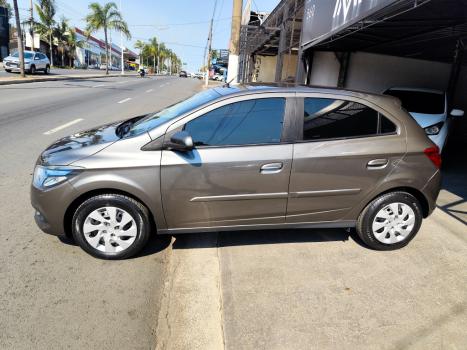 CHEVROLET Onix Hatch 1.4 4P FLEX LT, Foto 15 CHEVROLET Onix Hatch 1.4 4P FLEX LT, Foto 15