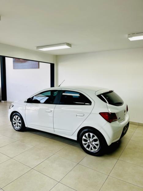 CHEVROLET Onix Hatch 1.4 4P FLEX LT, Foto 3 CHEVROLET Onix Hatch 1.4 4P FLEX LT, Foto 3