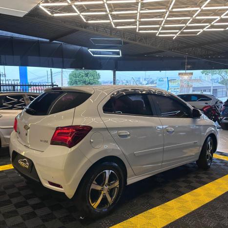 CHEVROLET Onix Hatch 1.4 4P FLEX LTZ, Foto 5 CHEVROLET Onix Hatch 1.4 4P FLEX LTZ, Foto 5