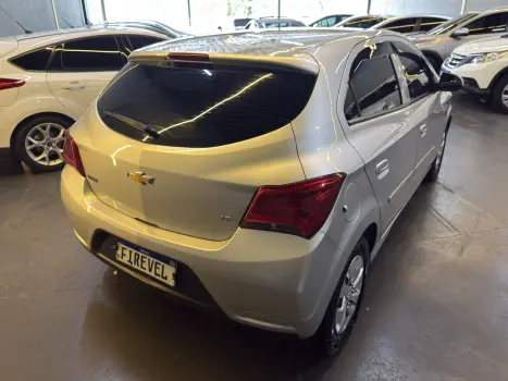 CHEVROLET Onix Hatch 1.0 4P FLEX LT, Foto 4