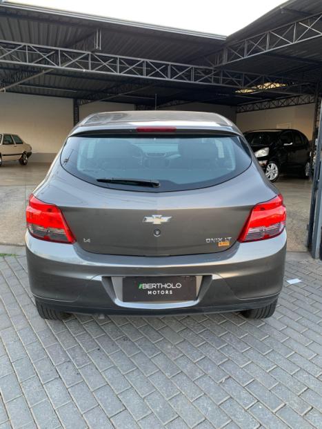 CHEVROLET Onix Hatch 1.4 4P FLEX LT, Foto 6