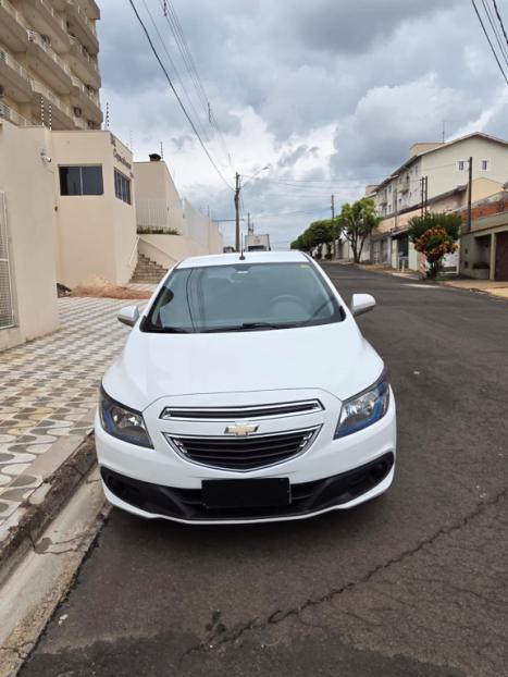 CHEVROLET Onix Hatch 1.4 4P FLEX LT, Foto 3