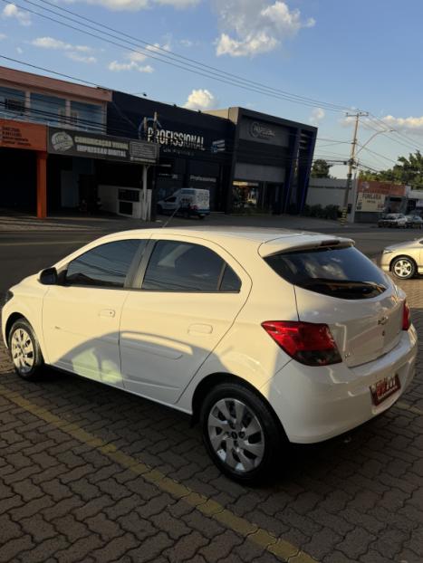 CHEVROLET Onix Hatch 1.4 4P FLEX LT, Foto 6