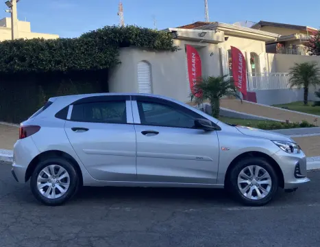 CHEVROLET Onix Hatch 1.0 12V 4P FLEX TURBO AUTOMTICO, Foto 2