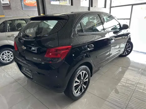 CHEVROLET Onix Hatch 1.4 4P FLEX LTZ, Foto 4