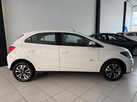 CHEVROLET Onix Hatch 1.4 4P FLEX LTZ, Foto 4