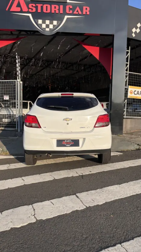 CHEVROLET Onix Hatch 1.4 4P FLEX LT, Foto 5