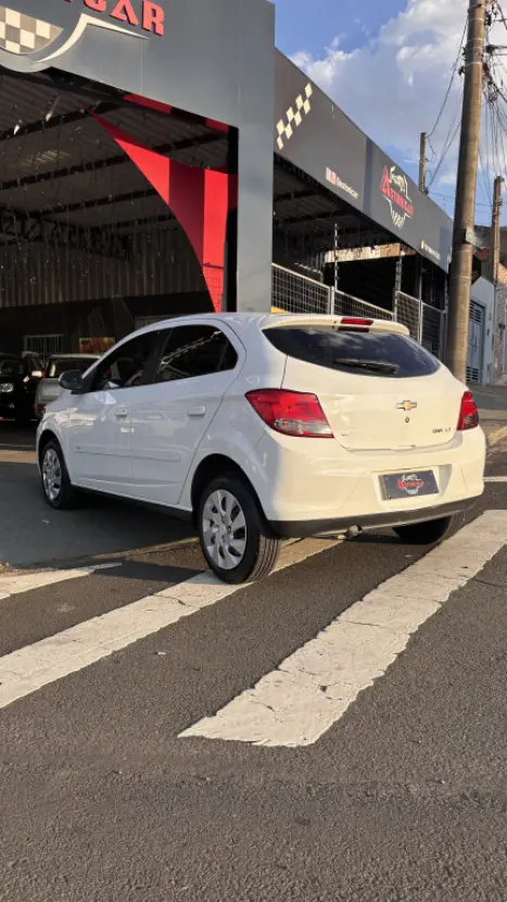 CHEVROLET Onix Hatch 1.4 4P FLEX LT, Foto 6