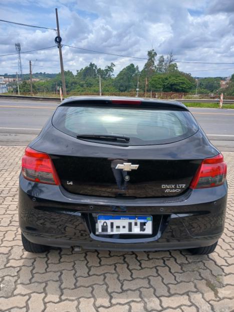CHEVROLET Onix Hatch 1.4 4P FLEX LTZ, Foto 2
