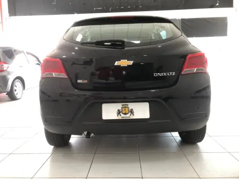 CHEVROLET Onix Hatch 1.4 4P FLEX LTZ AUTOM�TICO, Foto 2