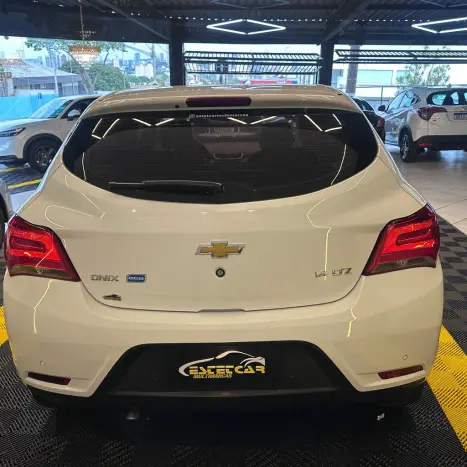 CHEVROLET Onix Hatch 1.4 4P FLEX LTZ, Foto 6