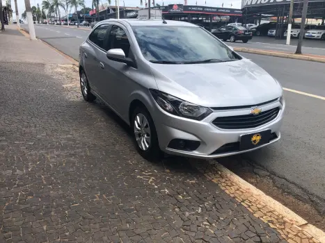 CHEVROLET Onix Hatch 1.4 4P FLEX LT, Foto 3