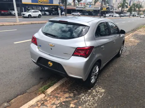 CHEVROLET Onix Hatch 1.4 4P FLEX LT, Foto 6