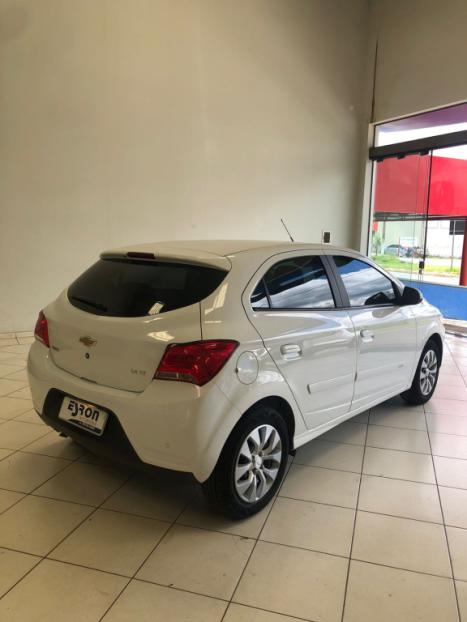 CHEVROLET Onix Hatch 1.4 4P FLEX LT, Foto 4