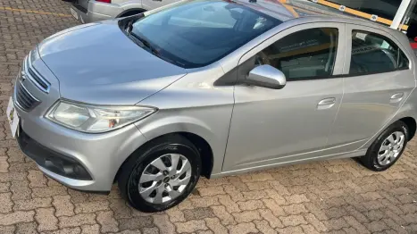 CHEVROLET Onix Hatch 1.0 4P FLEX LT, Foto 2