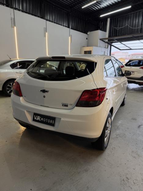 CHEVROLET Onix Hatch 1.4 4P FLEX LT, Foto 4