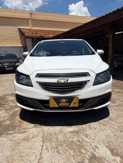 CHEVROLET Onix Hatch 1.4 4P FLEX LT, Foto 2