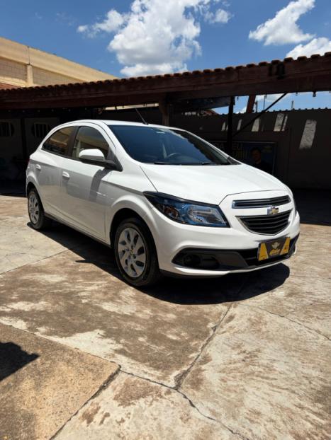 CHEVROLET Onix Hatch 1.4 4P FLEX LT, Foto 3