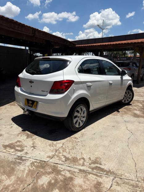 CHEVROLET Onix Hatch 1.4 4P FLEX LT, Foto 6
