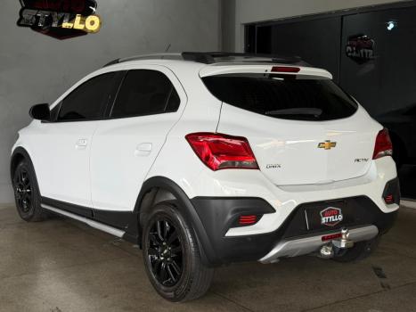 CHEVROLET Onix Hatch 1.4 4P FLEX ACTIV AUTOM�TICO, Foto 2