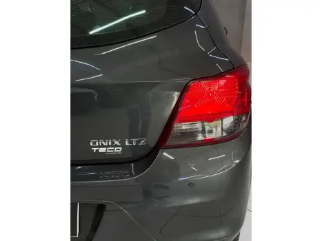 CHEVROLET Onix Hatch 1.4 4P FLEX LTZ, Foto 9