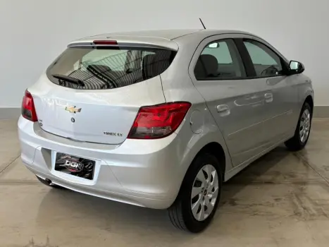 CHEVROLET Onix Hatch 1.4 4P FLEX LT, Foto 2