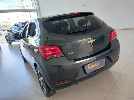 CHEVROLET Onix Hatch 1.4 4P FLEX LTZ, Foto 15